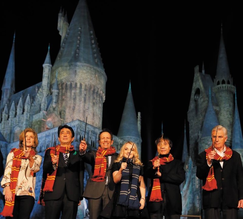 Japanese Prime Minister Abe, US Ambassador Kennedy Help Announce Opening Date of “Wizarding World of Harry Potter” at Universal Studios Japan