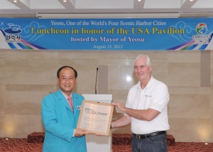 Mayor of Yeosu, Kim Chung–seo receives a plaque from USAP COO Mark Germyn, at an Aug 13 luncheon in honor of the pavilion. Source: www.pavilion2012.org