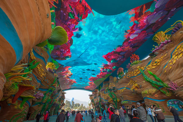 VIDEO: Falcon’s Treehouse Paints the Ceiling at Chimelong Ocean Kingdom
