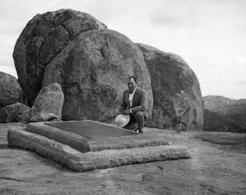 Ripley at Rhodes' Tomb (1933)