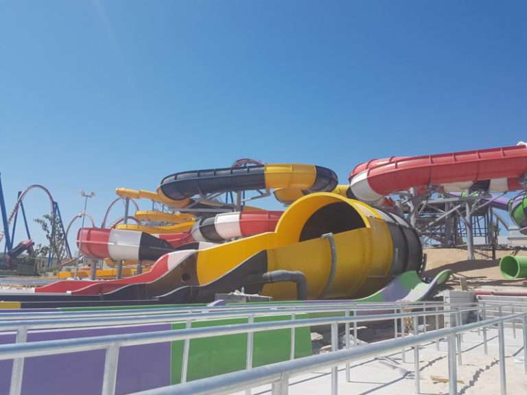 WhiteWater: Thrilling slides & relaxing tides