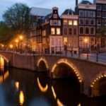 Amsterdam da ki Işıklandırılmış Köprü Duvar Kağıdı